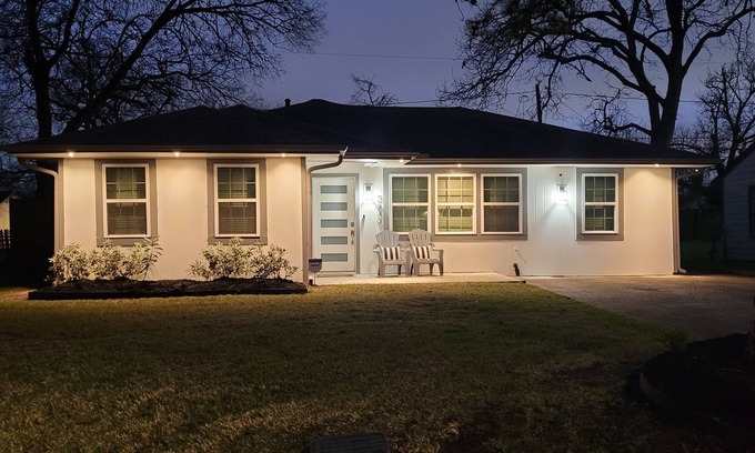 OST - South Union Casa | Little White Lighthouse NRG/UH/TSU/RICE/Midtown/Downtown