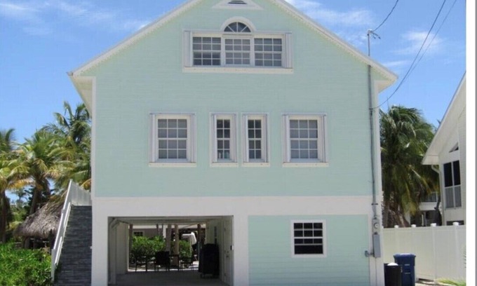 Little Torch Key Casa | LittleTorch Key3/2 canal home with quick ocean access!