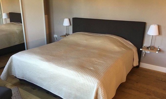 Dassel Apartamento | Viviendo en el edificio del molino, rodeado de verdes prados.