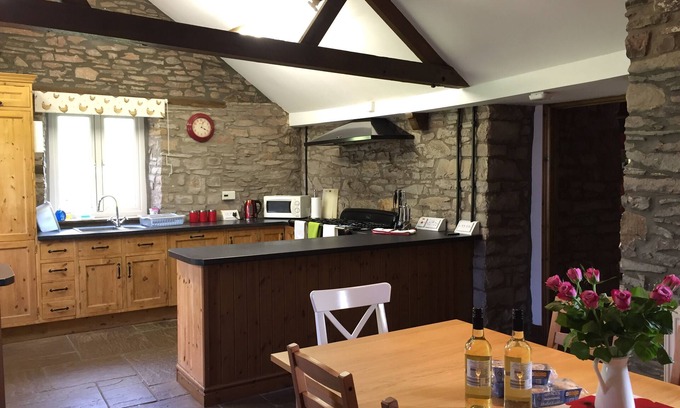 Brecon Cabaña | Llwyn Llwyd Cottage Aberyscir Brecon Fantásticas vistas rurales Gran jardín. Wifi.