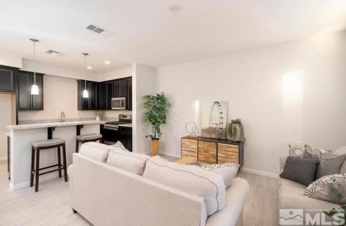 Carson City Apartamento | Local 3BD 3BA with WiFi Parking