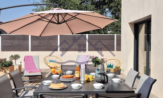 Guilvinec Casa | LocaLise - Little Ty Awenïg in the heart of Le Guilvinec, all on foot