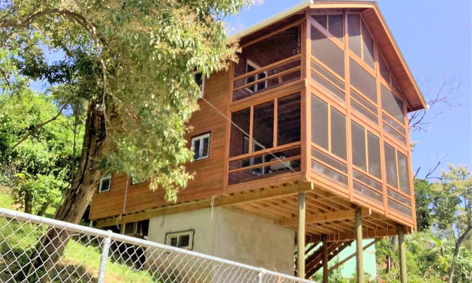 Antoneys Cay Cabaña | Located in a quiet corner of West End Village; hub of Roatan’s tourism center.