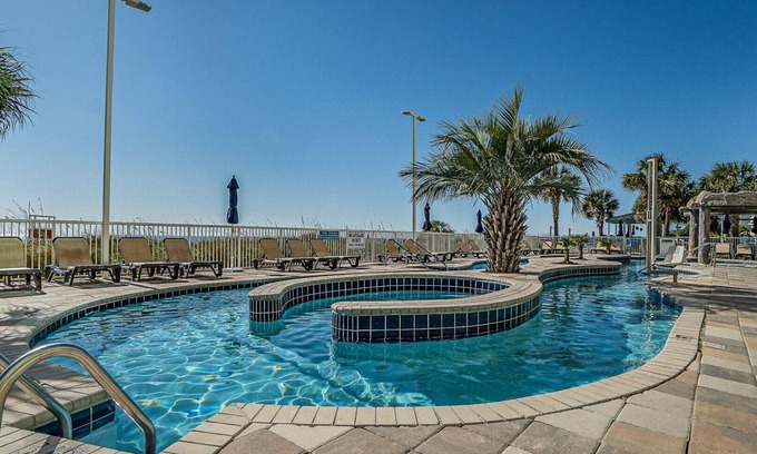 Cherry Grove Beach Apartamento | Located On Cherry Grove Beach-Wyndham Towers On The Grove- 3 Bd. Dx. Oceanfront
