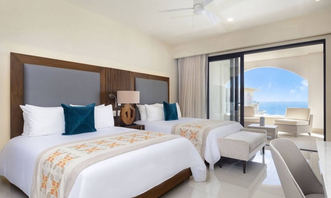 San José del Cabo Complejo | Located on the Pristine Tequila Cove Beach