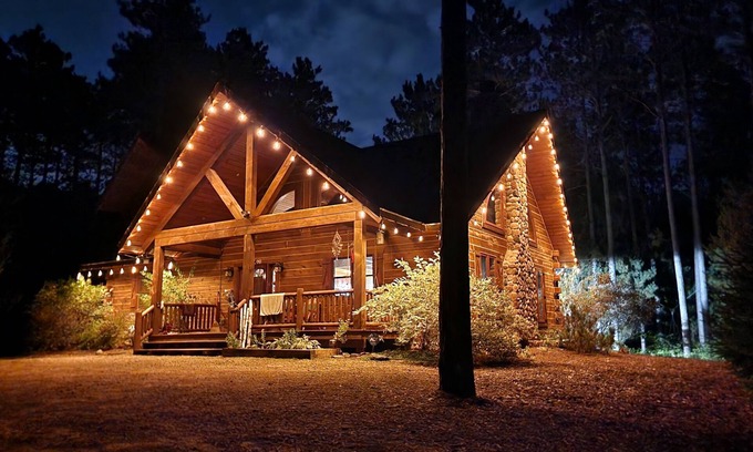 Lyndon Station Cabina | 🏞Location* Beautiful Custom Log Cabin By Dells,next to WI River*Ski*Fireplace🏕