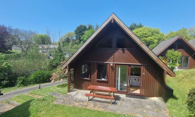 St Teath Cabina | Lodge 2 Lanteglos 3 Bedroom sleeps 6,