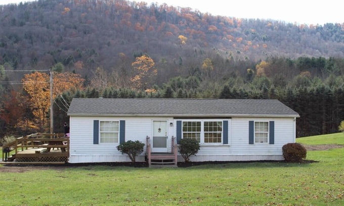 Gaines Casa | Lodge in the Pines near Wellsboro, Pa. Along Pine Creek. Hot Tub