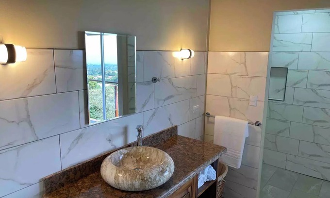 Roble Villa | Loft & Jacuzzi Great View VG Poás