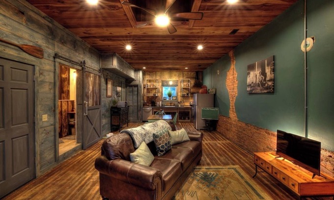 Walhalla Apartamento | LOFTS OVER MAIN~ Chattooga Studio