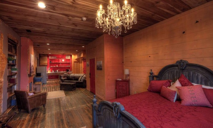 Walhalla Apartamento | Lofts Over Main- Walhalla Room