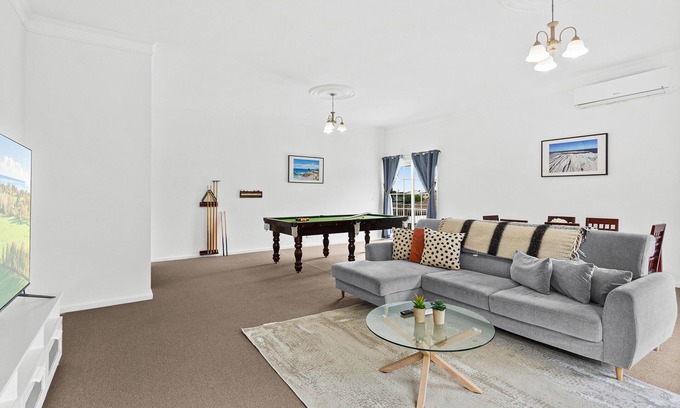 Barrack Heights Casa | Loftus Spacious Getaway