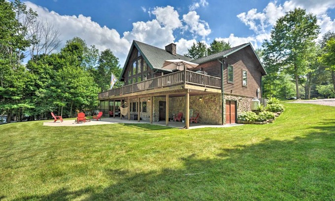 Indian Lake Casa | Log Cabin Getaway on Double Lot at Indian Lake!