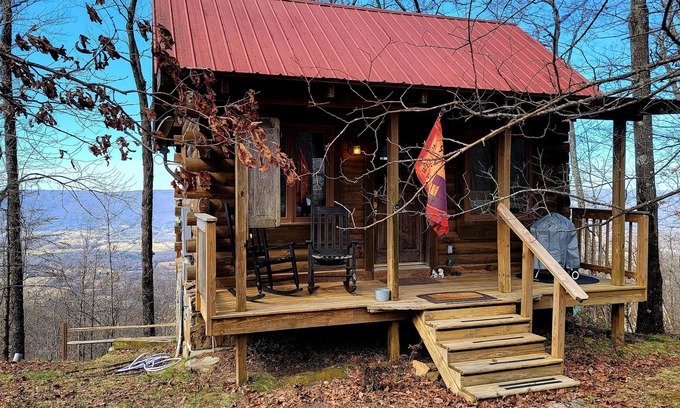 Lupton City Cabina | Log Cabin en las nubes con una vista de millones de dólares. ¡Bañera de hidromasaje! Cerca del centro!