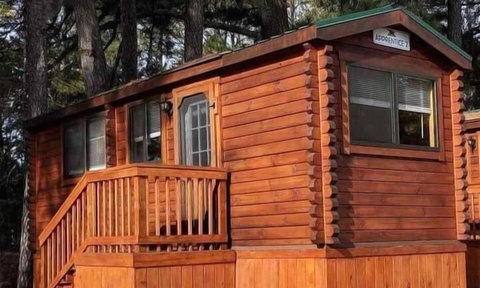 Williamsburg Cabina | Cabaña de madera premium en Williamsburg, VA / Busch Gardens