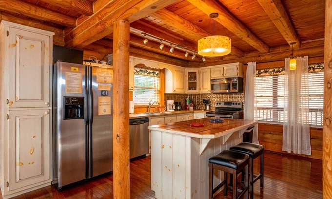 Draper Casa | INCREÍBLES vistas del lago Claytor - 4 Bedroom Gorgeous Log Home