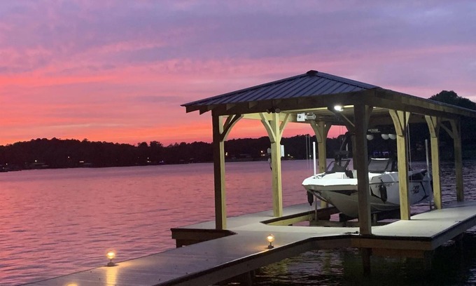 Cropwell Casa | Logan Martin Lake "Let's Get Away"