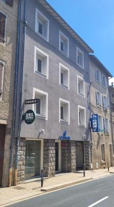 Yssingeaux Hotel | Logis Hotel Restaurant Le Cygne