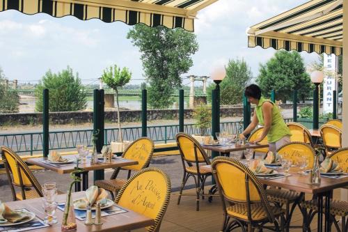 Le Mesnil-en-Vallee Hotel | Logis Hotels - Au Poisson d'Argent - Hôtel 3 étoiles et restaurant