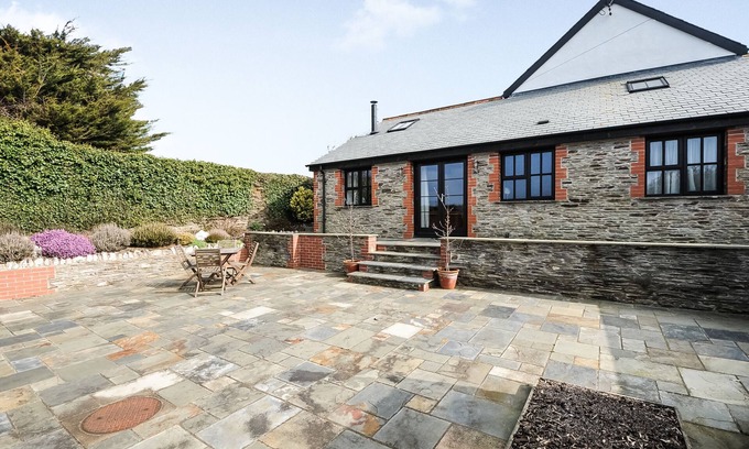 Woolacombe Cabaña | Long Linhay es una espaciosa casa de campo para 2 personas con vistas al mar y patio privado y soleado.