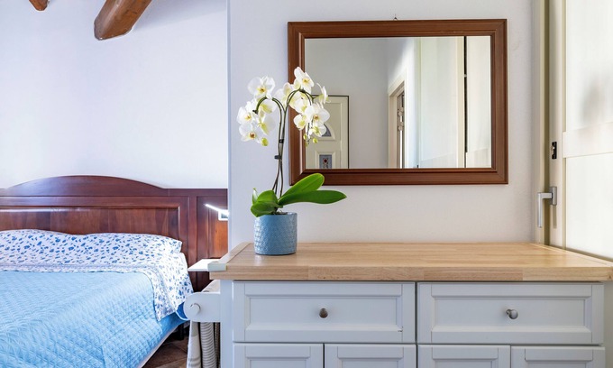 Torre di Bari Apartamento | Loredana Holiday Home. Cozy apartment a 5-minute walk from the sea.