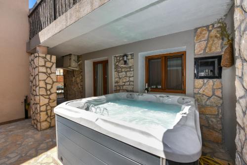 Municipality of Posedarje Casa | Loro House & Jacuzzi