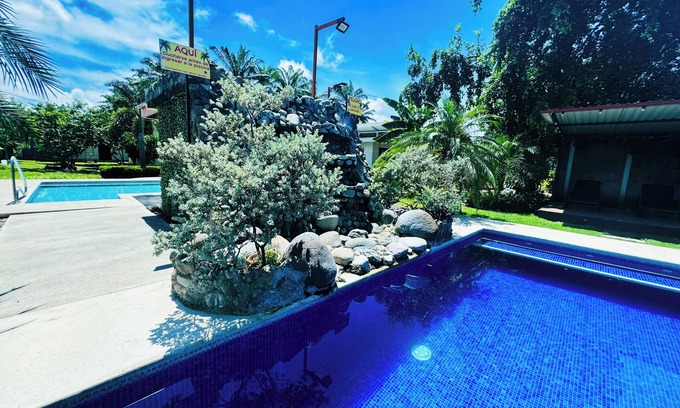 Parrita Hotel | Los Angeles Hotel & Resort