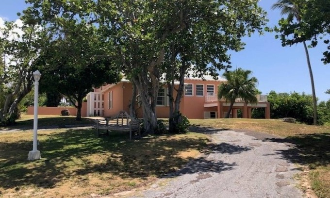 Warwick Complejo | Lots of great space for families or groups coming to enjoy Bermuda!