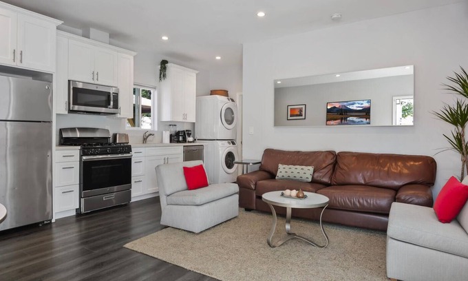 North Hollywood Cabaña | Lovely 1 Bedroom House Near Universal & N. Hollywood