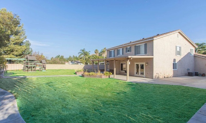 Loma Linda Casa | Lovely 4-bedroom house fits 15 people with outdoor playground