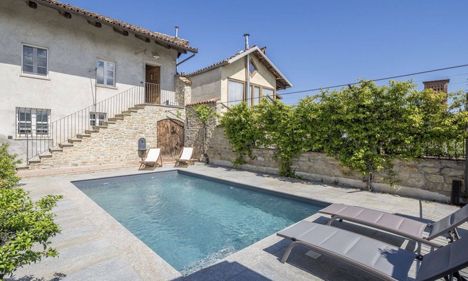 Monforte d'Alba Apartamento | Acogedor apartamento para 4 personas con piscina, WIFI y terraza, cerca de Alba