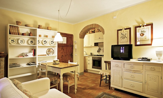 Gambassi Terme Apartamento | Piso en una residencia típica de la Toscana con piscina