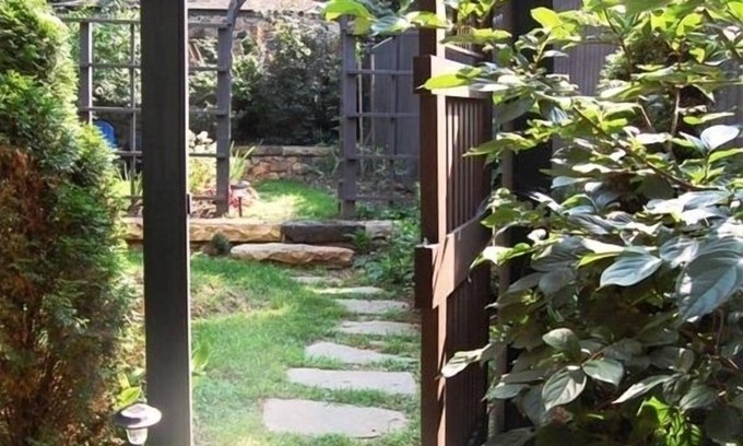 Lexington Apartamento | Precioso C. 1890 Piso con vistas al jardín en el Centro Histórico