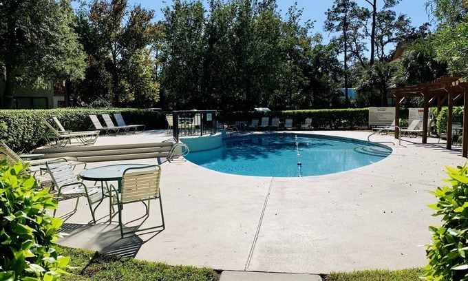 Demere Park Condominio | Lovely Condo in Gated Harbour Oaks walking distance to the Village