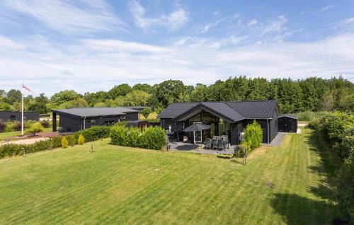 Fjellerup Strand Casa | Lovely Home In Glesborg With Kitchen