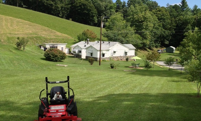 Weaverville Otro | Lovely home on 136acre, 13 Miles from North Asheville. 6 miles from BR Parkway