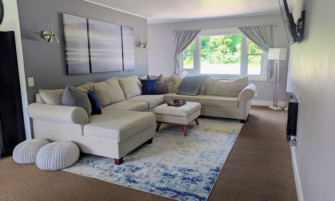 McFarland Casa | Lovely Waterfront Two Bedroom House