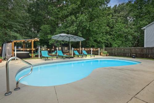 North Charleston Apartamento | Low Country Gem with Heated Pool Games and Hot Tub