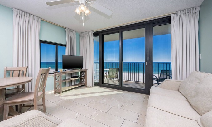 Gulf Shores Condominio | LOW FLOOR! Sunrise View! ~ HOTEL on the BEACH! Full Kitchen