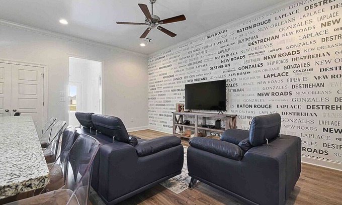 Highlands - Perkins Casa | LSU 2 BR | Pet Friendly|Pool| Fitness| Sleep 4