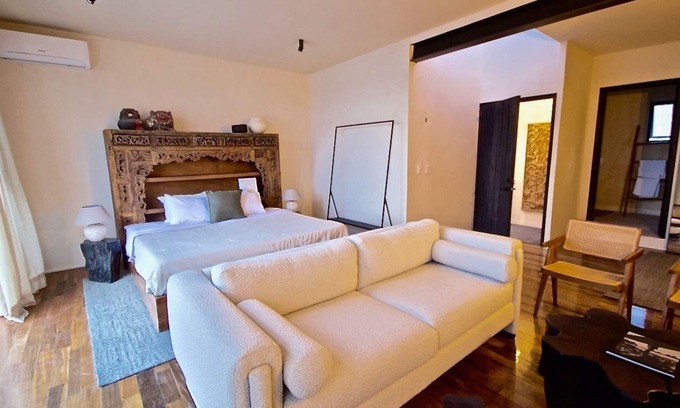 Centro de Querétaro Hotel | Lujosa Suite con terraza en la mejor calle de Qro.