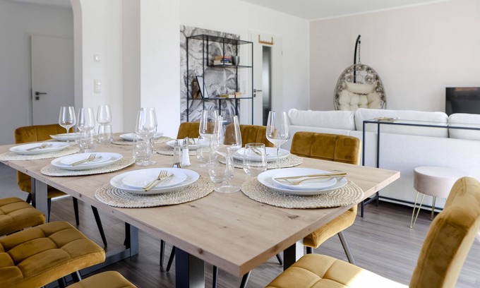 Richard-Strauss-Straße Apartamento | Lumen Homes - Design-apt. Nahe Audi und Altstadt, 3 Zimmer, Netflix