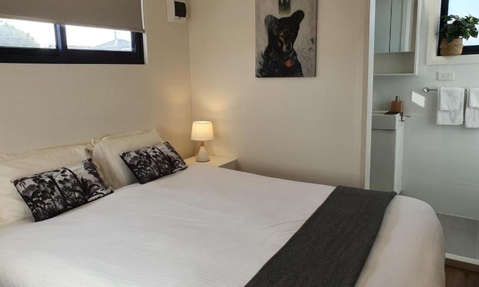 Parkes Hotel | Lunar Cabins