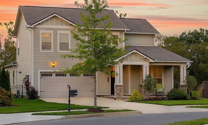 Thompson's Station Casa | Lux: 4BR/4BA game room, gym, near Nashville!