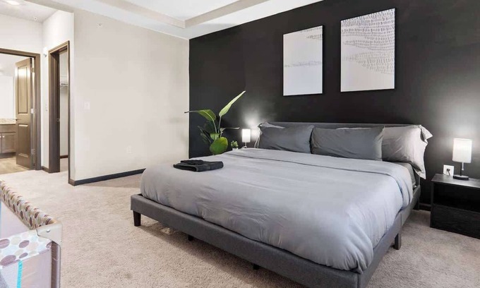 North Raleigh Apartamento | Luxe King 3BR Suite North Raleigh!