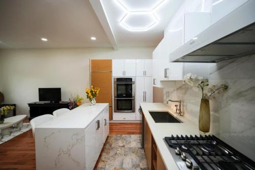 West New York Casa | Luxe NYC View Mansion 6BR 4BA Balcony Garage