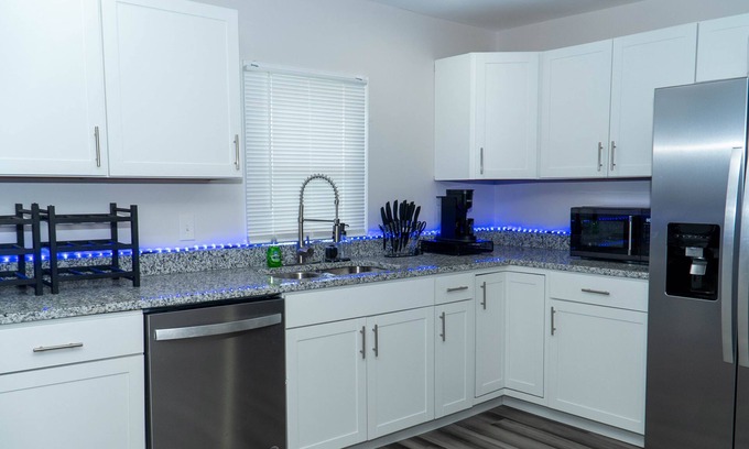 Suffolk Casa | LUXE Railroad Villa