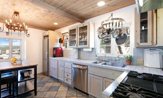 North Arroyo Casa | Luxe villa with private pool, hot tub, fireplace & amazing views - dog-friendly
