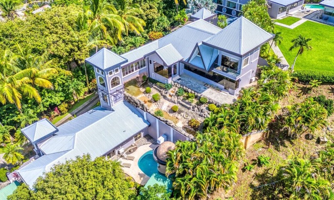 Nosara Complejo | 𝑳𝒖𝒙𝒆 » Weddings » Retreats » Pool » Pickleball » Gym » 24-7 Security » Gated