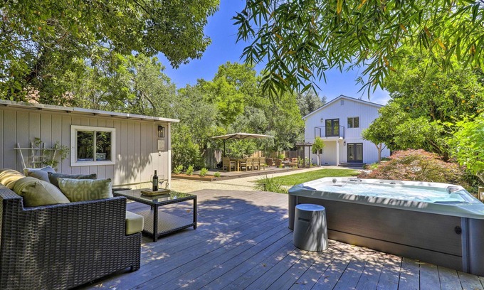 Rutherford Casa | Luxe Wine Country Getaway w/ Vineyard Views